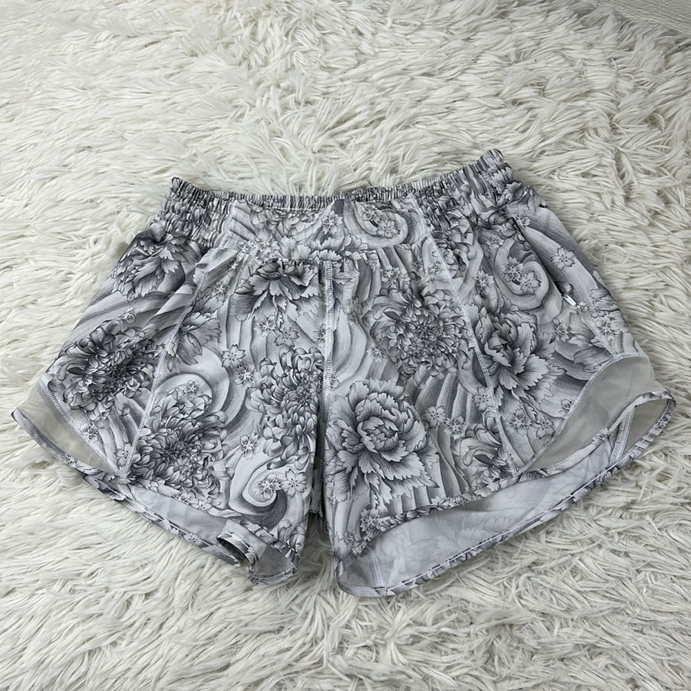 Lululemon Hotty Hot Short II *Long 4" Mini Twine White Multi / White